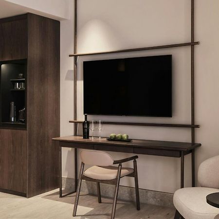 Monasty, Thessaloniki, Autograph Collection Hotel Exterior foto A television in a hotel room