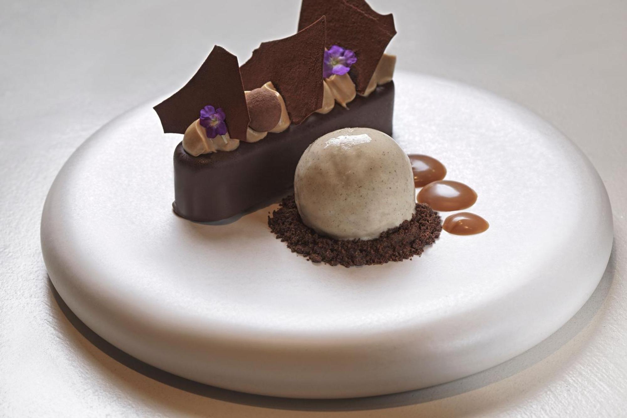 Monasty, Thessaloniki, Autograph Collection Hotel Exterior foto A chocolate dessert