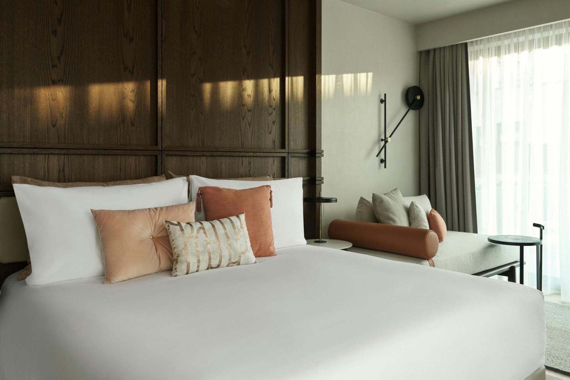 Monasty, Thessaloniki, Autograph Collection Hotel Exterior foto A bedroom at the hotel