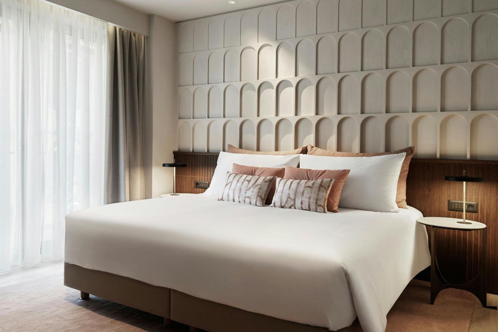 Monasty, Thessaloniki, Autograph Collection Hotel Exterior foto A bedroom at the hotel